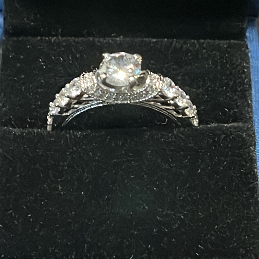 NEW 925 Sterling Silver With Lab Created Diamonds Ring In Size 8.